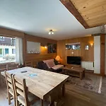 Spacious 2 Bedroom With Terrace Center Apartament *