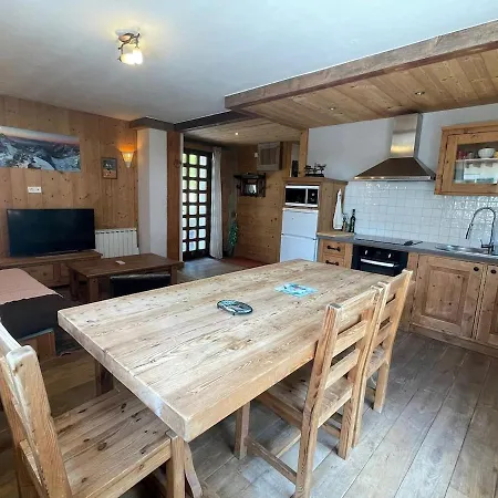 Spacious 2 Bedroom With Terrace Center 샤모니