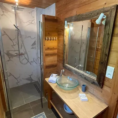 Spacious 2 Bedroom With Terrace Center 샤모니