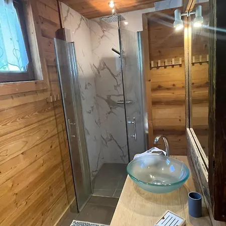 아파트 Spacious 2 Bedroom With Terrace Center