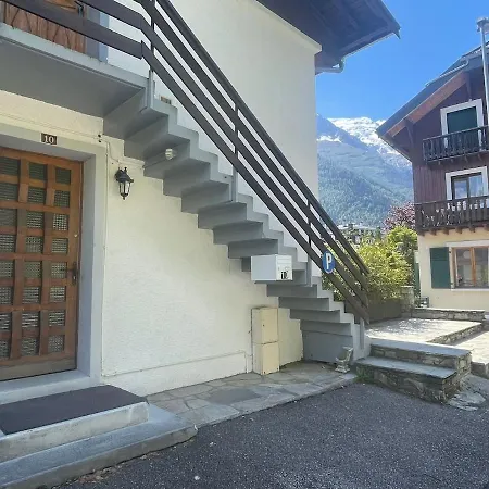 Spacious 2 Bedroom With Terrace Center Lägenhet